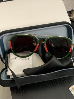 Gucci SUNNIES av